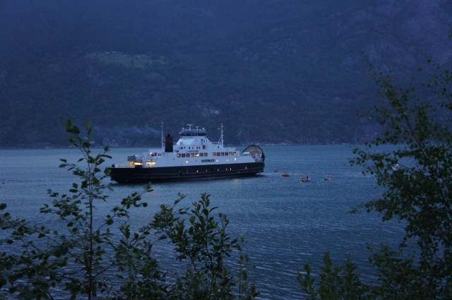 Vi slapp å hoppe i fra brua som det ble spøkt med etter hardangerbrua åpnet og fergen ble lagt ned.