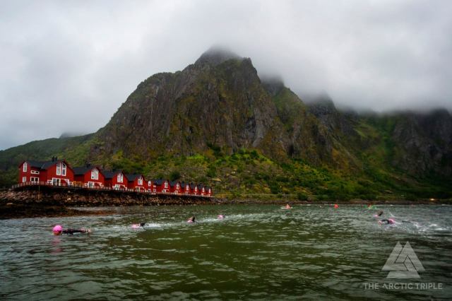 Her leder jeg an gruppen til venstre, oppe og kikker. foto: Kai-Otto Melau