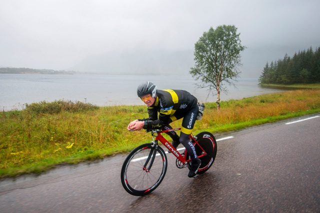 Gule briller gjør livet lysere. foto: Kai-Otto Melau