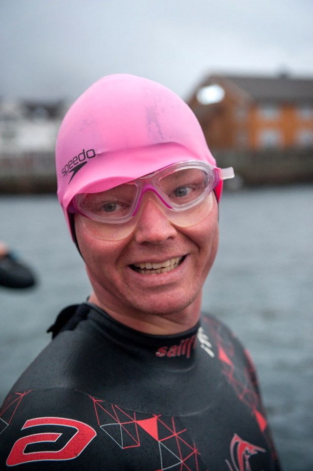 Smil og livet smiler til deg. Klar til å stupe uti 06:00. foto: Kai-Otto Melau